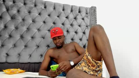 Snapshot of douglas_099 chatting on October 5, 2025, 1:09 pm DOUGLAS online show from October 5, 2025, 1:09 pm