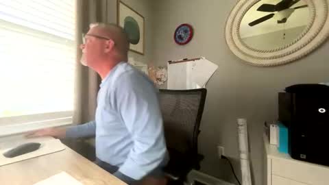 Snapshot of douglikes3xd chatting on October 31, 2025, 5:14 pm douglikes3xd online show from October 31, 2025, 5:14 pm