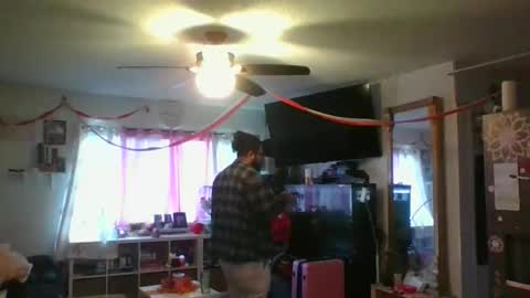 Snapshot of dpenguino chatting on November 17, 2025, 6:24 pm Dpenguino online show from November 17, 2025, 6:24 pm