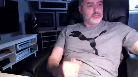 Snapshot of dr_dave20 chatting on February 14, 2026, 7:43 pm dr_dave20 online show from February 14, 2026, 7:43 pm