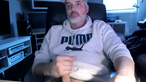 Snapshot of dr_dave20 chatting on February 21, 2026, 6:09 pm dr_dave20 online show from February 21, 2026, 6:09 pm