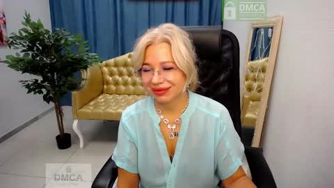 Snapshot of dr_eva chatting on November 11, 2025, 7:52 am Eva online show from November 11, 2025, 7:52 am