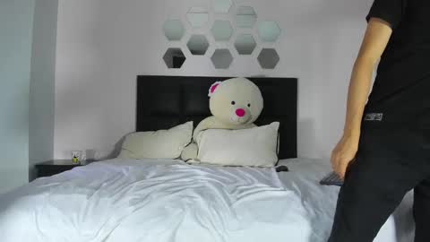 Snapshot of drake_and_zara chatting on November 6, 2025, 12:17 pm Drake and Zara online show from November 6, 2025, 12:17 pm