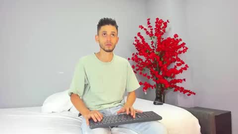 Snapshot of drake_and_zara chatting on November 12, 2025, 11:32 am Drake and Zara online show from November 12, 2025, 11:32 am