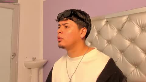 Snapshot of drakenn_ chatting on October 17, 2025, 1:57 pm drakeeee online show from October 17, 2025, 1:57 pm