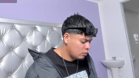 Snapshot of drakenn_ chatting on October 20, 2025, 12:05 pm drakeeee online show from October 20, 2025, 12:05 pm