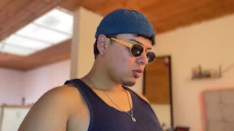 Snapshot of drakenn_ chatting on February 4, 2026, 3:51 pm drakeeee online show from February 4, 2026, 3:51 pm