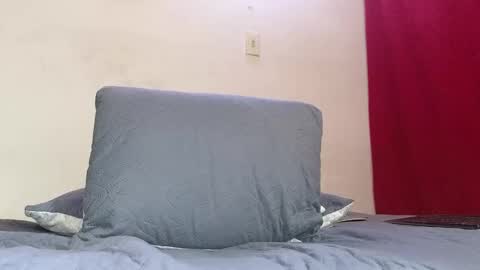 Snapshot of drakesonxx chatting on March 9, 2025, 7:37 pm Andrs Independent Model online show from March 9, 2025, 7:37 pm