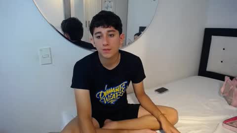 -- nicolle and jhon -- online show from November 23, 2025, 9:31 am