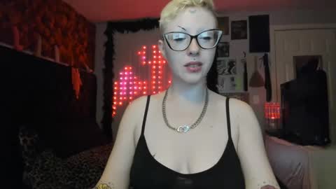 Snapshot of dreagentry chatting on December 12, 2024, 7:19 am Your Majesty online show from December 12, 2024, 7:19 am