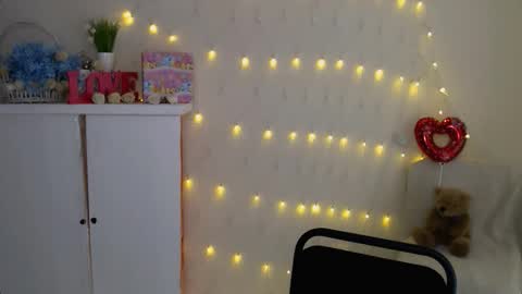 Snapshot of dream_mari chatting on September 19, 2025, 7:32 am Mari online show from September 19, 2025, 7:32 am