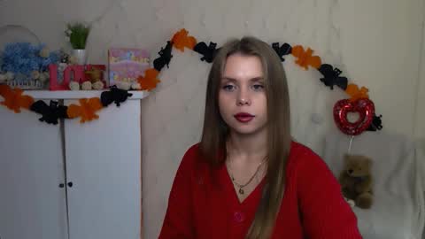 Snapshot of dream_mari chatting on October 7, 2025, 7:05 am Mari online show from October 7, 2025, 7:05 am