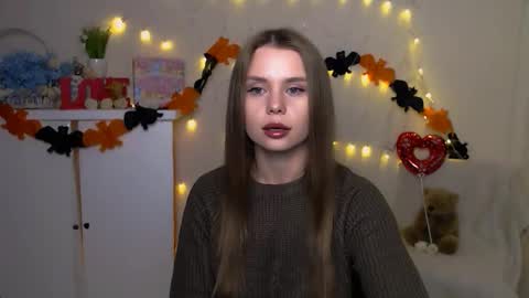 Snapshot of dream_mari chatting on October 19, 2025, 6:36 am Mari online show from October 19, 2025, 6:36 am