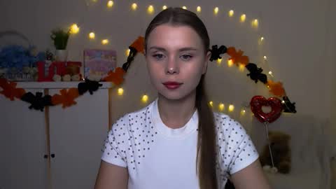 Snapshot of dream_mari chatting on October 20, 2025, 5:19 am Mari online show from October 20, 2025, 5:19 am