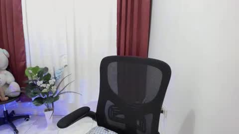 dream_onmexxx online show from September 18, 2025, 12:18 pm