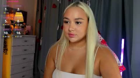 Snapshot of dreamaise chatting on July 9, 2026, 3:27 pm Mary pvt open use pink and blue app lovense online show from July 9, 2026, 3:27 pm