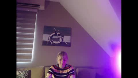 Snapshot of dreamcatcherfantasy chatting on December 16, 2024, 8:09 am A girl online show from December 16, 2024, 8:09 am