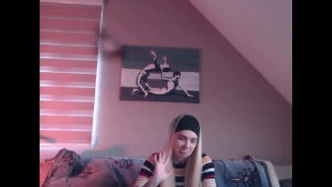 Snapshot of dreamcatcherfantasy chatting on January 6, 2025, 7:52 am A girl online show from January 6, 2025, 7:52 am