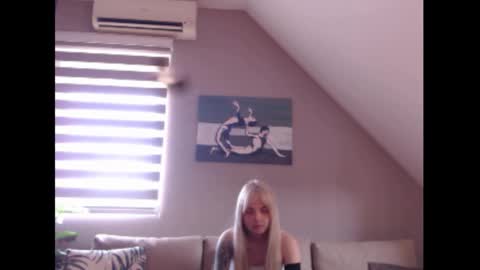 Snapshot of dreamcatcherfantasy chatting on March 10, 2025, 10:59 am A girl online show from March 10, 2025, 10:59 am