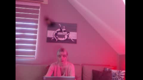 Snapshot of dreamcatcherfantasy chatting on September 19, 2025, 7:21 am A girl online show from September 19, 2025, 7:21 am