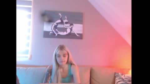 Snapshot of dreamcatcherfantasy chatting on September 23, 2025, 6:49 am A girl online show from September 23, 2025, 6:49 am