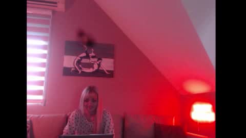 Snapshot of dreamcatcherfantasy chatting on September 26, 2025, 6:50 am A girl online show from September 26, 2025, 6:50 am