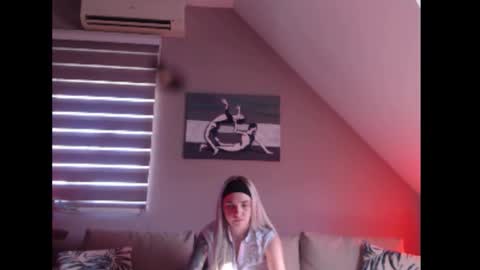 Snapshot of dreamcatcherfantasy chatting on November 4, 2025, 9:52 am A girl online show from November 4, 2025, 9:52 am