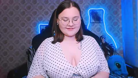 dreamforyoue2 online show from October 4, 2025, 8:45 am