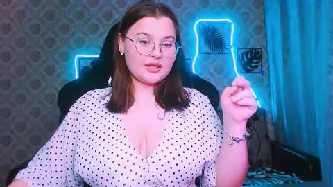 dreamforyoue2 online show from February 25, 2026, 7:45 pm