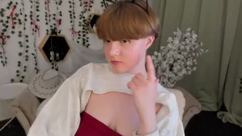 Luna online show from July 23, 2026, 8:40 pm