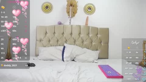 Snapshot of dreams_sophi chatting on February 17, 2025, 9:52 pm Sophia online show from February 17, 2025, 9:52 pm