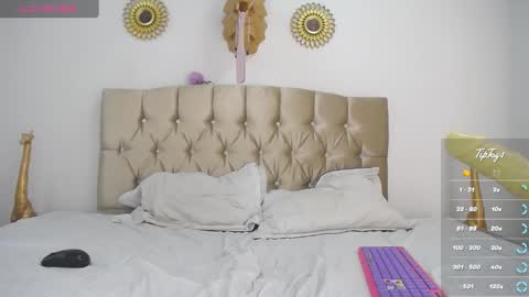 Snapshot of dreams_sophi chatting on March 2, 2025, 7:34 pm Sophia online show from March 2, 2025, 7:34 pm