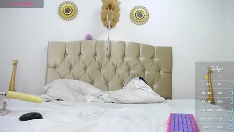 Snapshot of dreams_sophi chatting on March 9, 2025, 8:21 pm Sophia online show from March 9, 2025, 8:21 pm