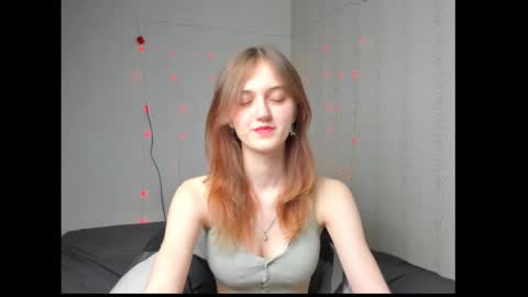 Snapshot of dreamy_pollyyy chatting on March 11, 2026, 12:44 pm dreamy_pollyyy online show from March 11, 2026, 12:44 pm