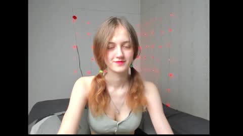 Snapshot of dreamy_pollyyy chatting on March 24, 2026, 3:28 pm dreamy_pollyyy online show from March 24, 2026, 3:28 pm