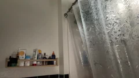 RIRI OR DREAMY online show from January 17, 2026, 4:22 pm