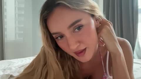 Snapshot of dreamyylilah chatting on May 8, 2026, 11:32 pm Lilah online show from May 8, 2026, 11:32 pm