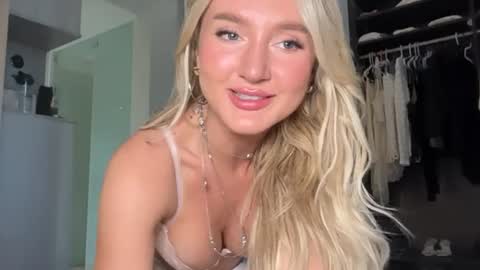 Lilah  online show from June 20, 2026, 12:03 am
