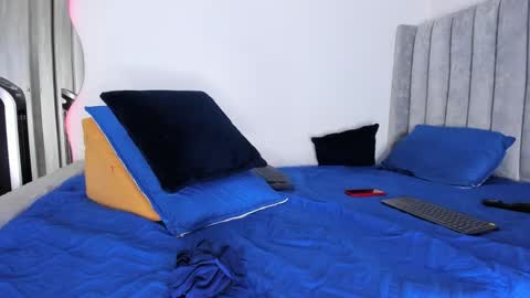 Snapshot of drekev_ chatting on September 24, 2025, 12:25 am Kevin online show from September 24, 2025, 12:25 am