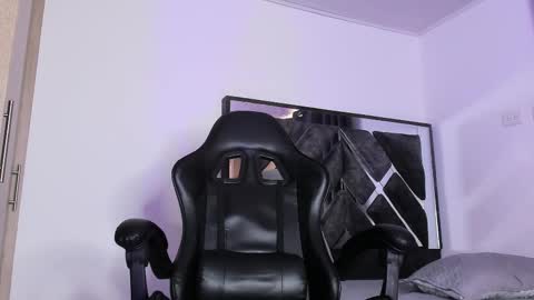 Snapshot of drekev_ chatting on December 2, 2025, 7:09 pm Kevin online show from December 2, 2025, 7:09 pm