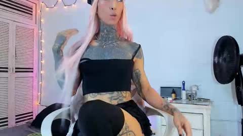 drippyorlove online show from May 10, 2026, 7:19 pm