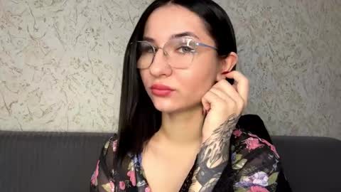 Polly day and Amelia night online show from December 19, 2025, 3:24 am