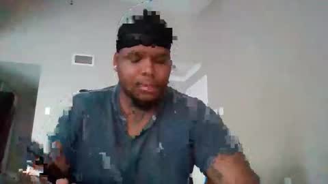 Snapshot of dsmoov_ chatting on November 26, 2025, 7:04 pm SmoovFanz online show from November 26, 2025, 7:04 pm