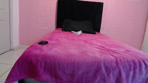 dulce1609 online show from November 21, 2025, 8:18 pm