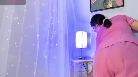 dulce__fiore07 online show from May 21, 2026, 12:01 pm
