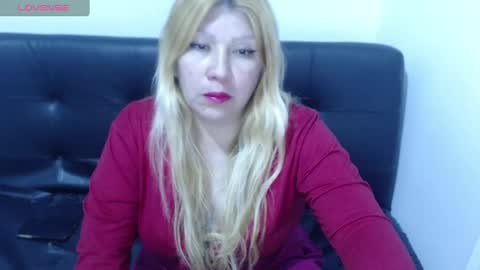 dulce_bella_ online show from January 10, 2025, 10:04 pm