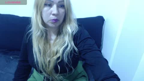 dulce_bella_ online show from March 12, 2025, 9:13 pm
