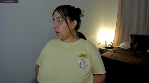 Snapshot of dulce_brithany chatting on November 30, 2025, 1:37 pm dulce brithany online show from November 30, 2025, 1:37 pm