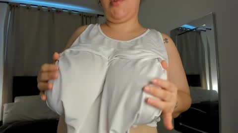 Snapshot of dulce_brithany chatting on April 27, 2026, 7:45 pm dulce brithany online show from April 27, 2026, 7:45 pm