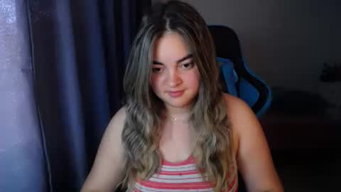 Snapshot of dumont_model chatting on December 18, 2024, 8:47 pm Nicole online show from December 18, 2024, 8:47 pm